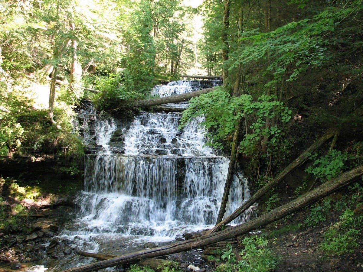 Easy Waterfall Hikes in Michigan for Beginners